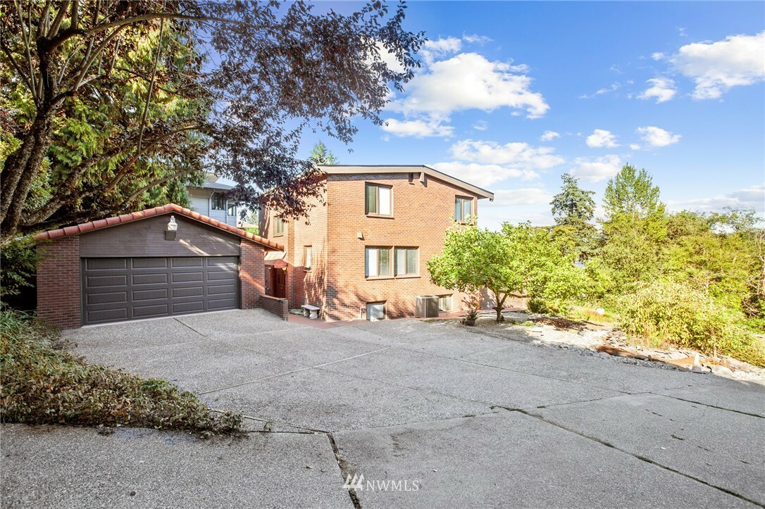 Property Photo: 14351 40th Avenue NE WA 98125