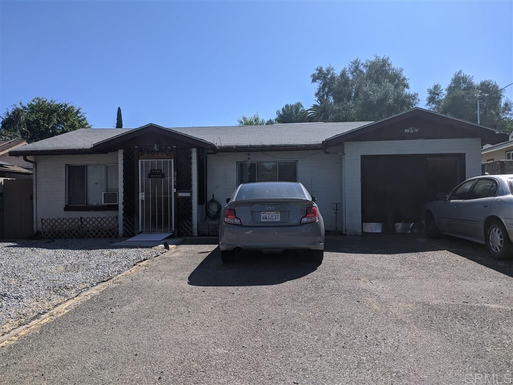 Property Photo: 921 S Juniper CA 92025