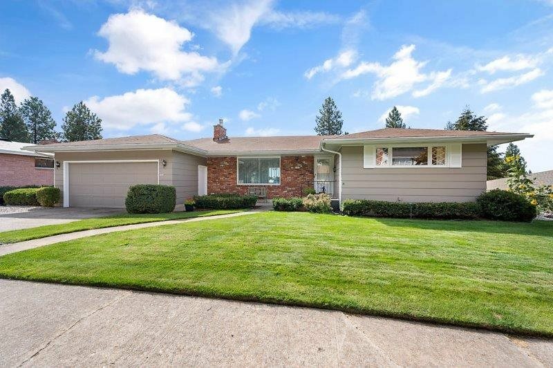 Property Photo: 2821 W Weile Ave WA 99208-4528