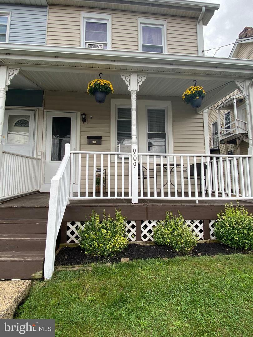 Property Photo:  909 Walnut Street  PA 19446 