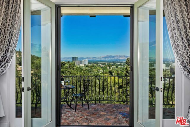 Property Photo: 14764 Round Valley Dr CA 91403