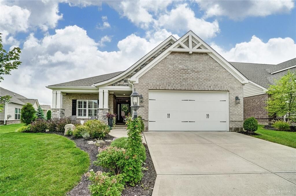 Property Photo: 1409 Bourdeaux Way OH 45458