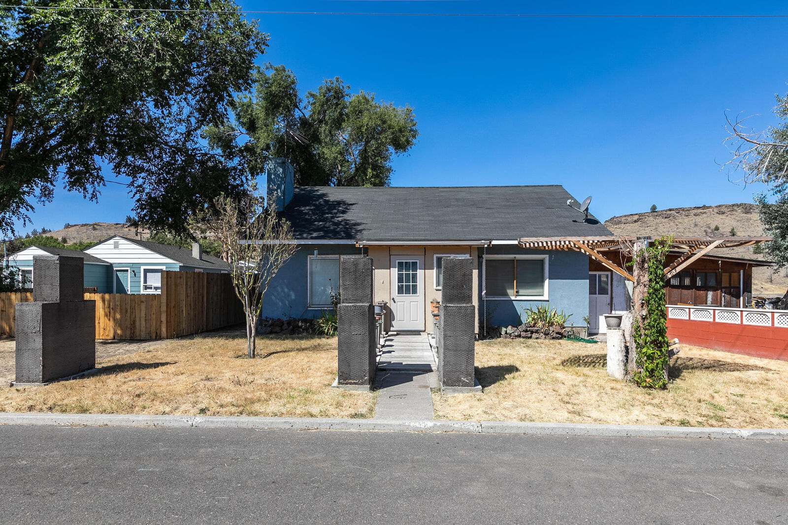 Property Photo:  12 SW 2nd Street  OR 97741 