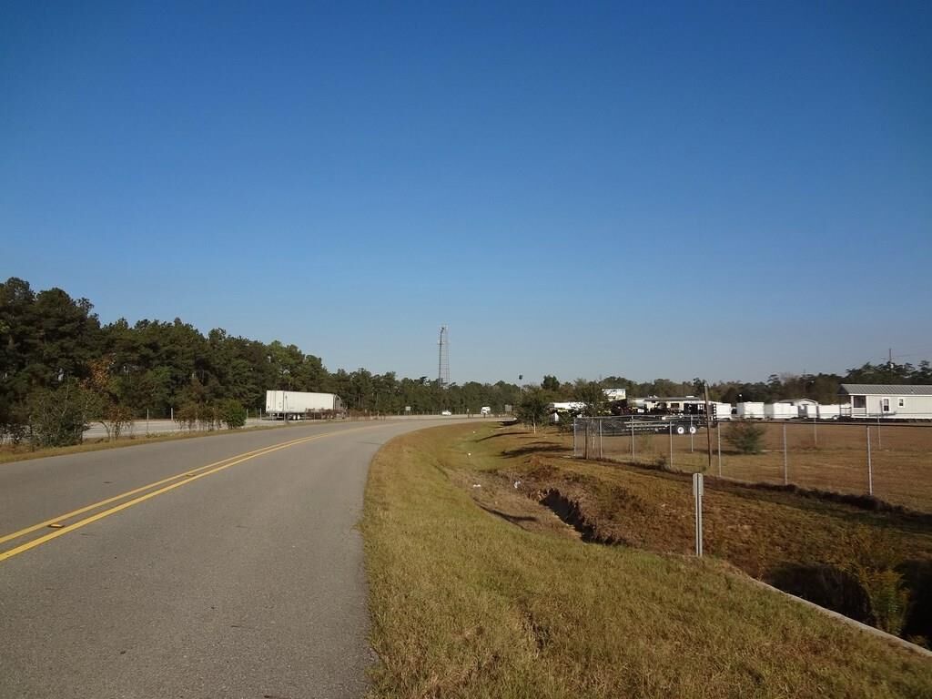 Property Photo:  208 I-59 Service Road  LA 70452 