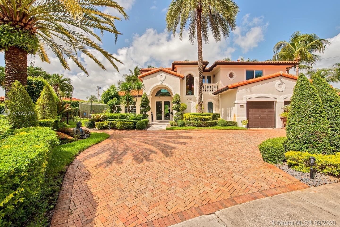 Property Photo: 15634 NW 81st Ct FL 33016
