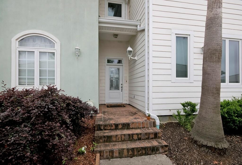 Property Photo: 1413 Royal Palm Drive D LA 70458