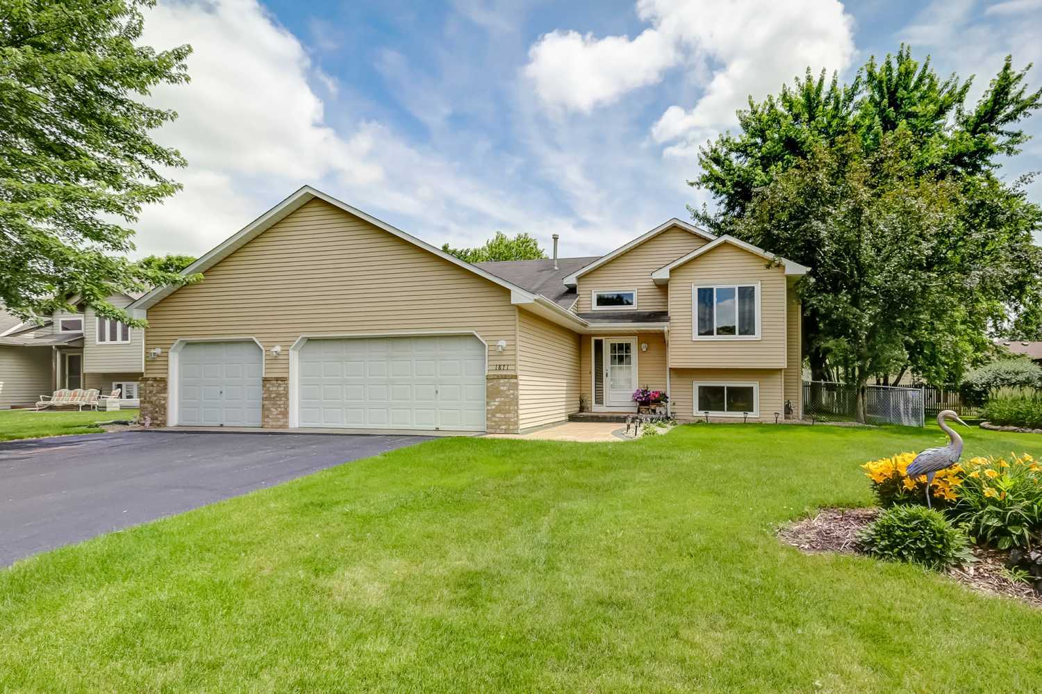 Property Photo:  1871 Waterford Lane  MN 55318 