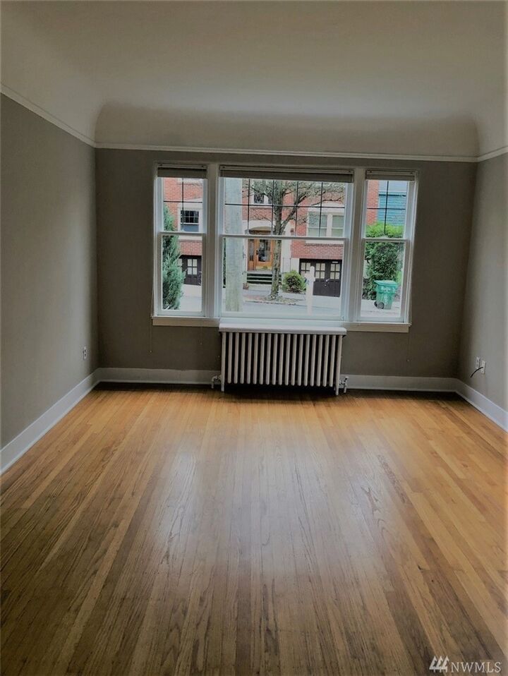 Property Photo:  1106 E Republican St  WA 98102 