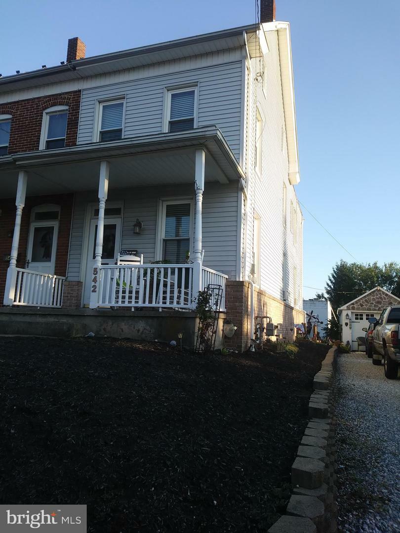 Property Photo: 542 E Main Street PA 17313