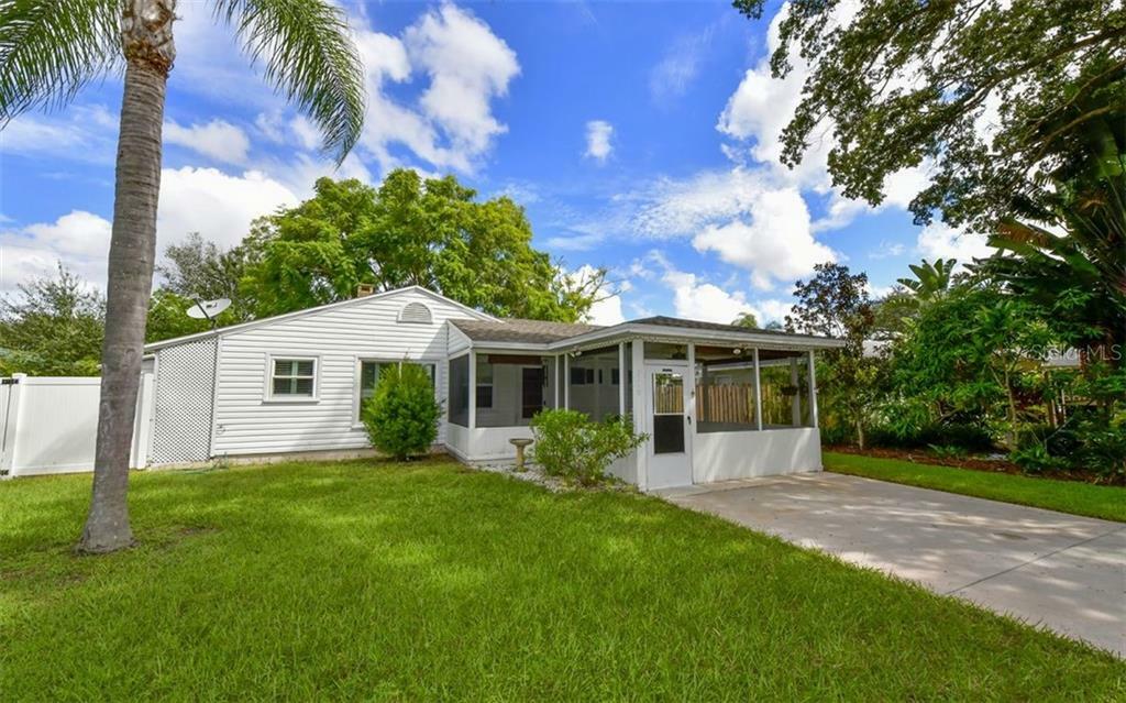 Property Photo:  2119 Orchid Street  FL 34239 