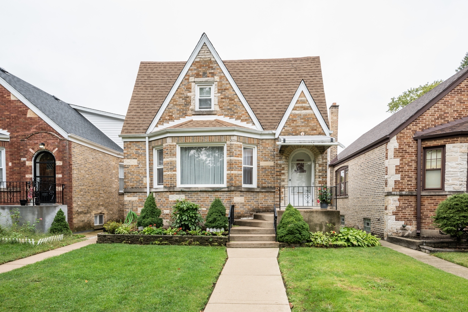 Property Photo: 3020 North Nordica Avenue IL 60634