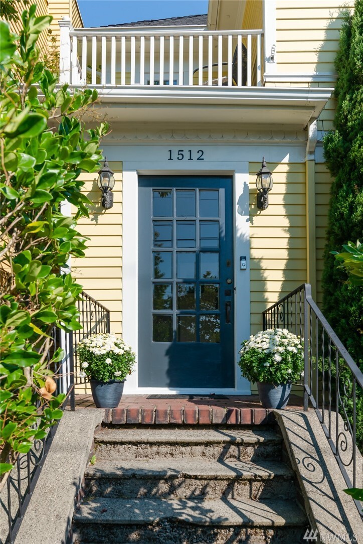 Property Photo: 1512 Nob Hill Avenue N WA 98109