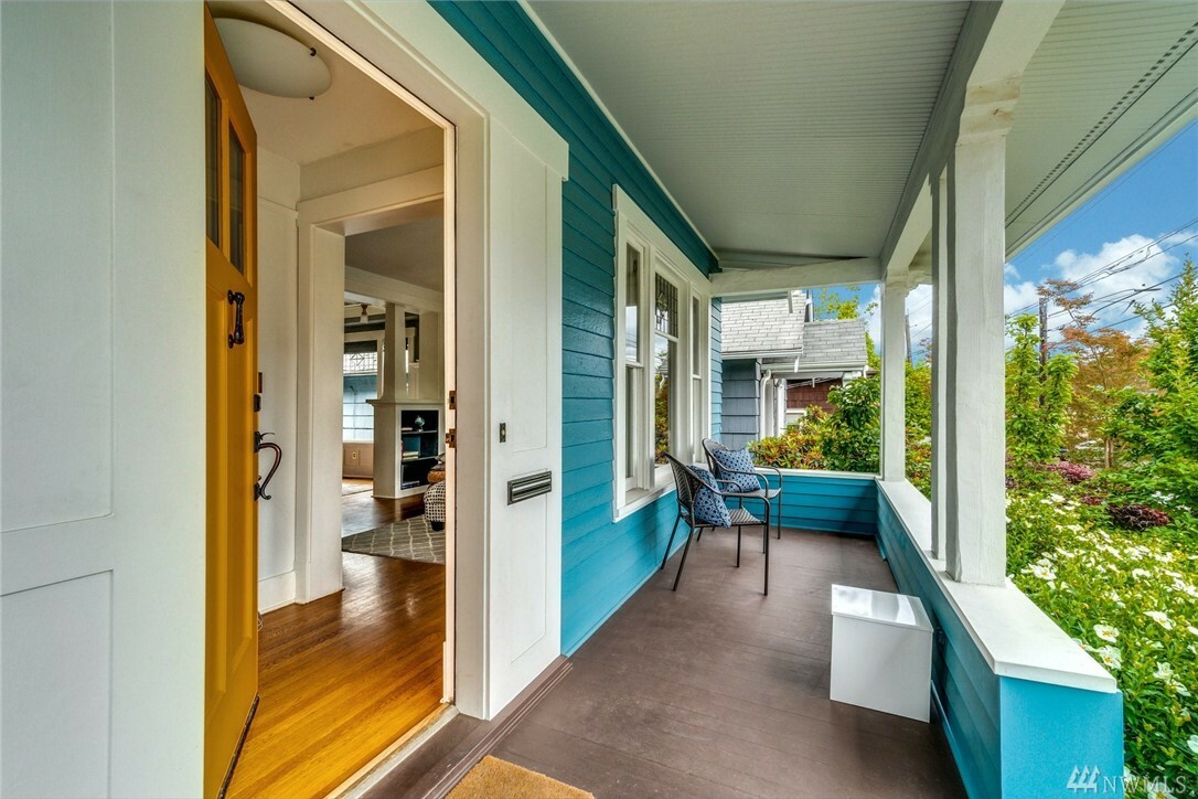 Property Photo: 410 W McGraw St WA 98119