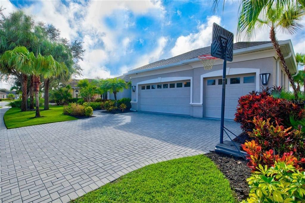 Property Photo:  14249 Sundial Place  FL 34202 