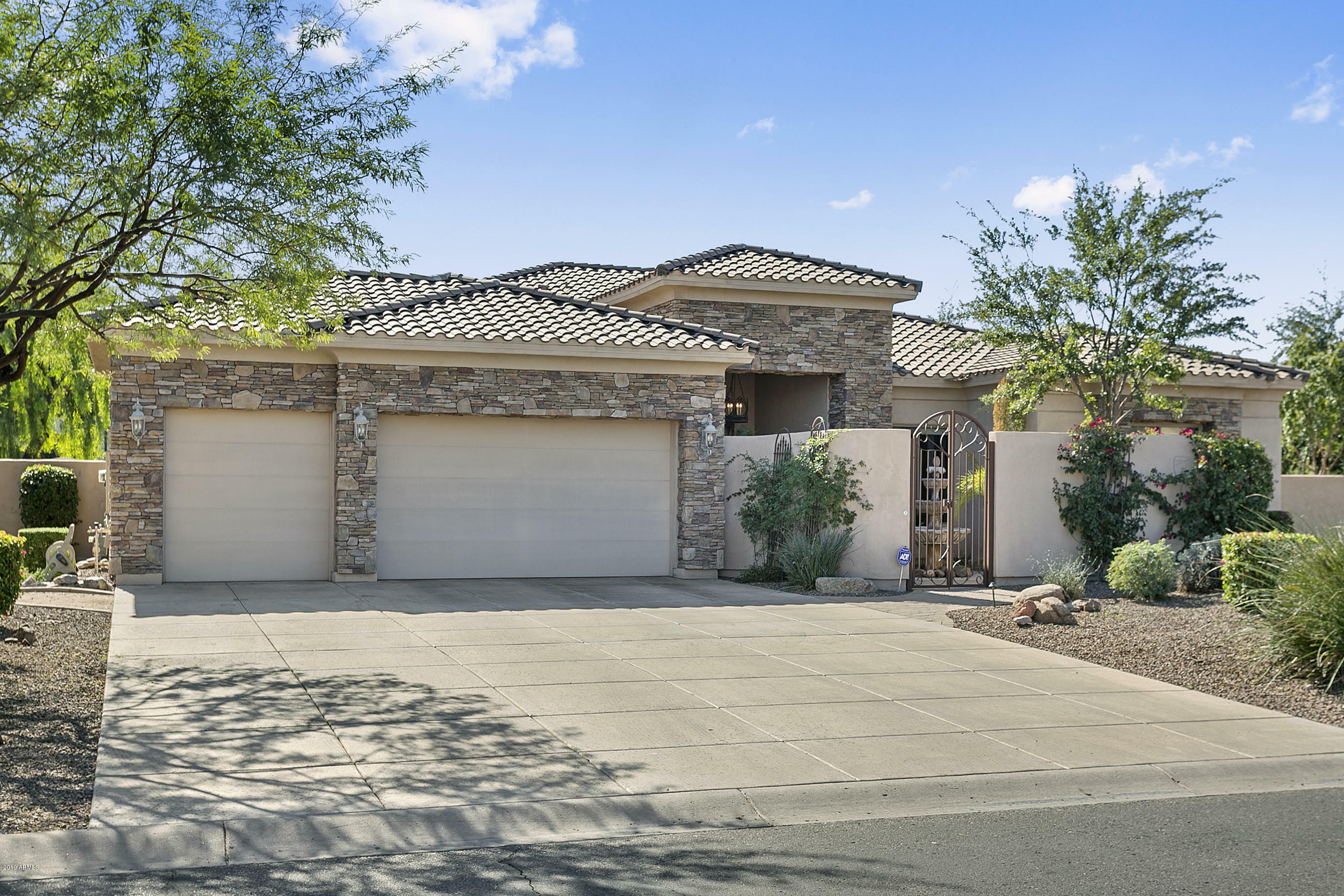 Property Photo: 8905 E Wethersfield Road AZ 85260