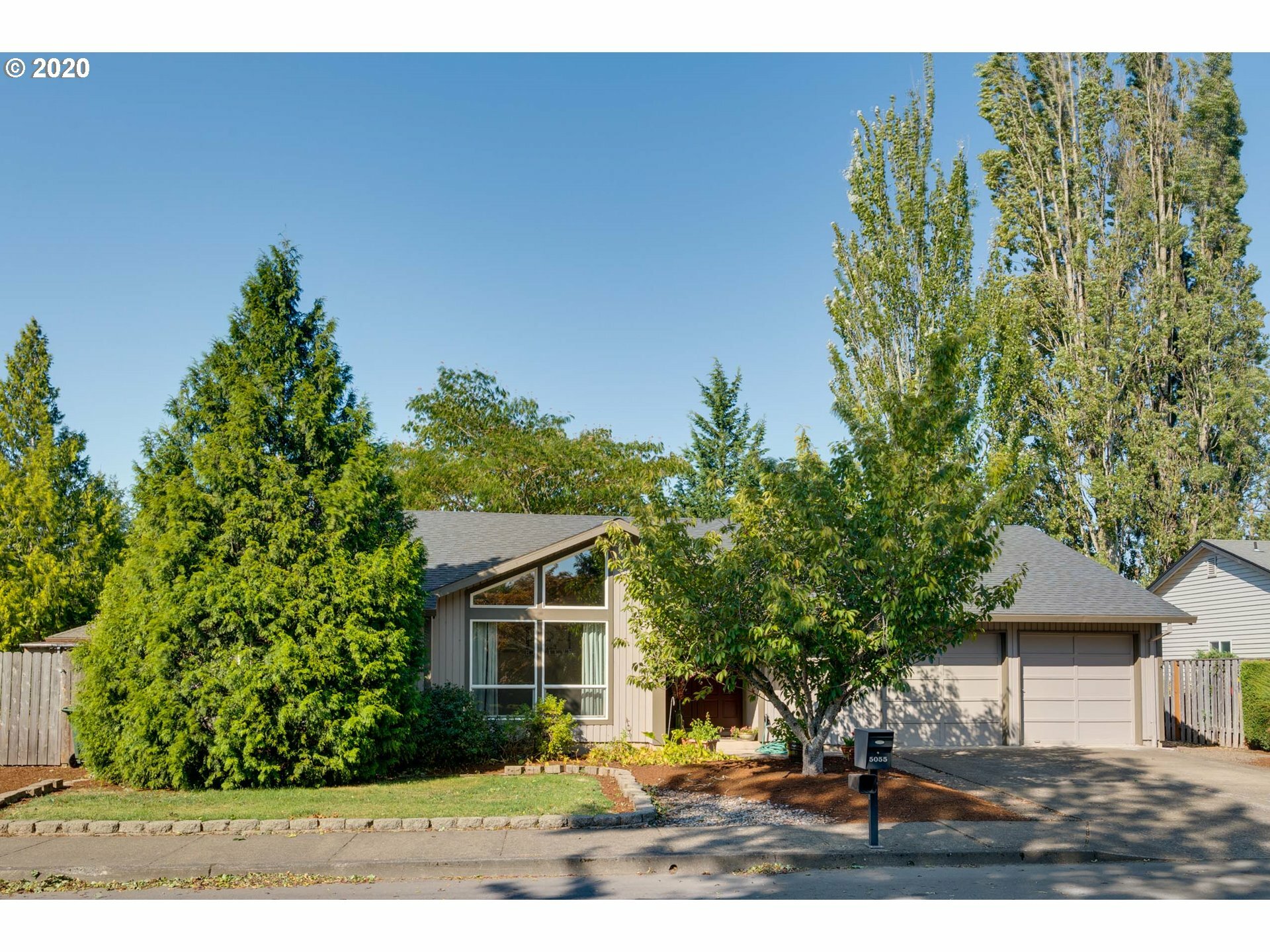 Property Photo: 5055 NW Kahneeta Dr OR 97229