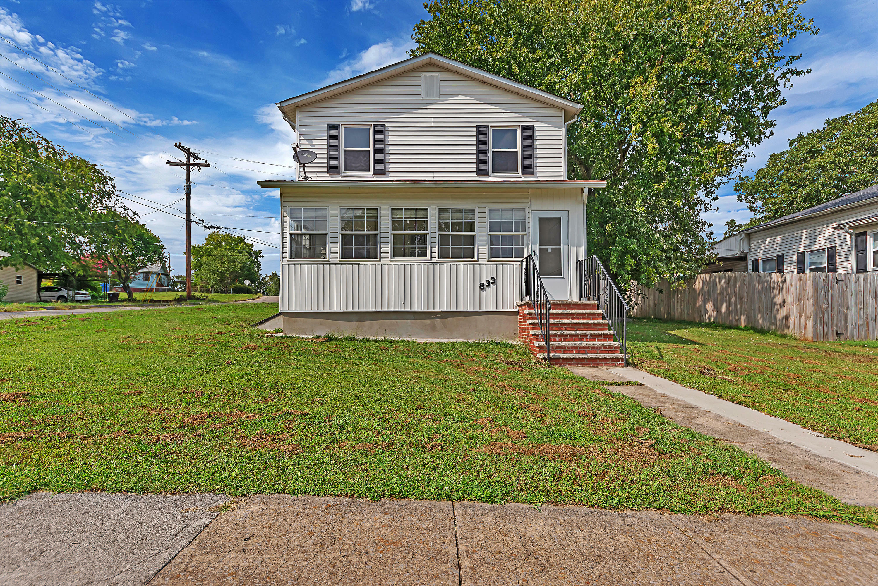 Property Photo:  833 Poplar St  TN 37701 