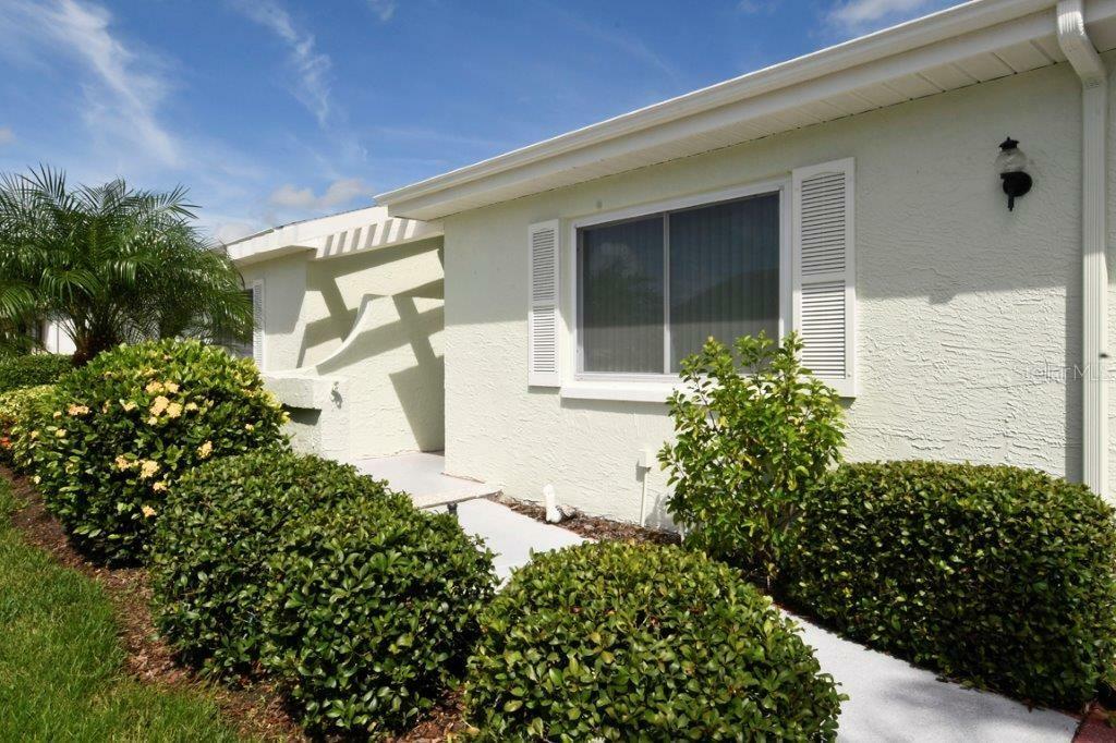 Property Photo:  2008 Hereford Drive  FL 33573 