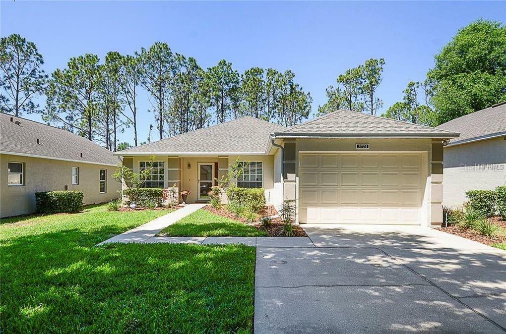 Property Photo:  3724 Doune Way  FL 34711 