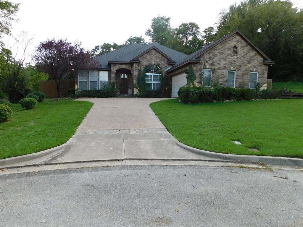 Property Photo:  812 Scarlet Sage Court  TX 76112 