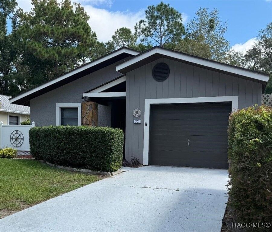 Property Photo: 23 Dogwood Drive FL 34446