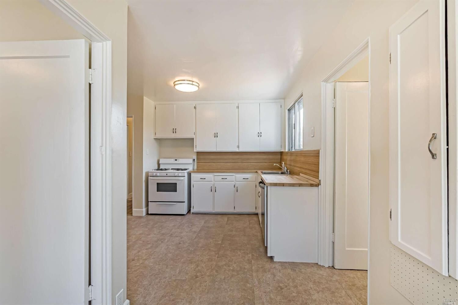 Property Photo:  17 Myrtle Court  CA 94952 