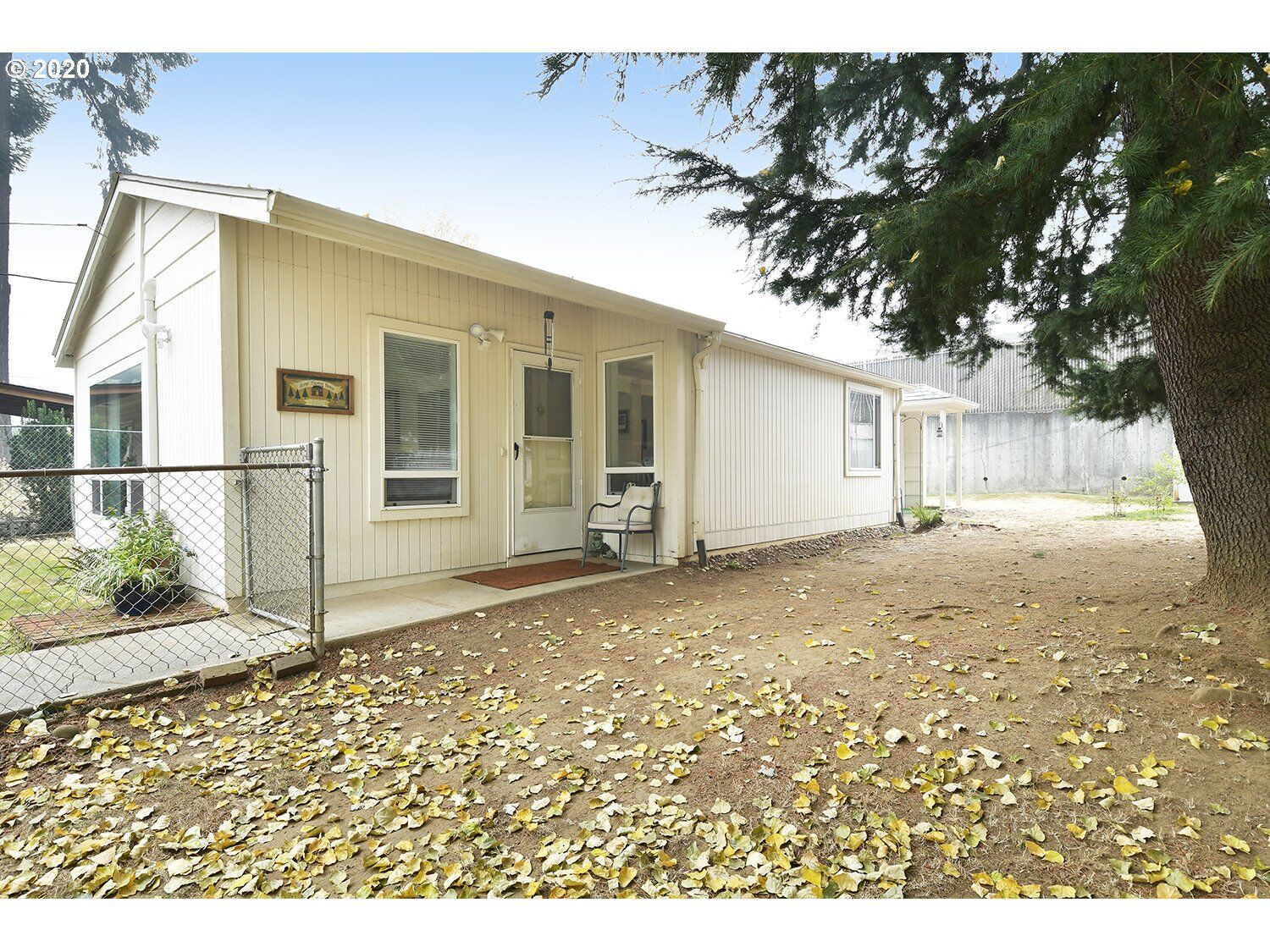 Property Photo: 12136 SE Carlton St OR 97266