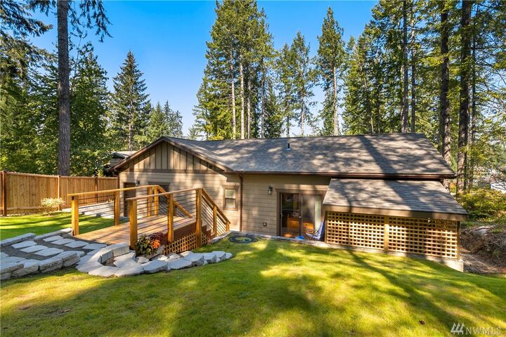 Property Photo: 820 E Ballantrae Drive WA 98584