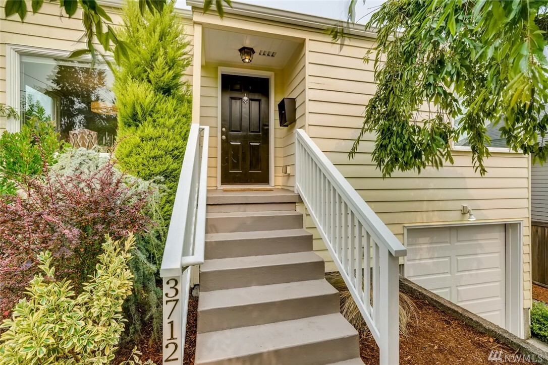 Property Photo: 3712 SW Elmgrove St WA 98126