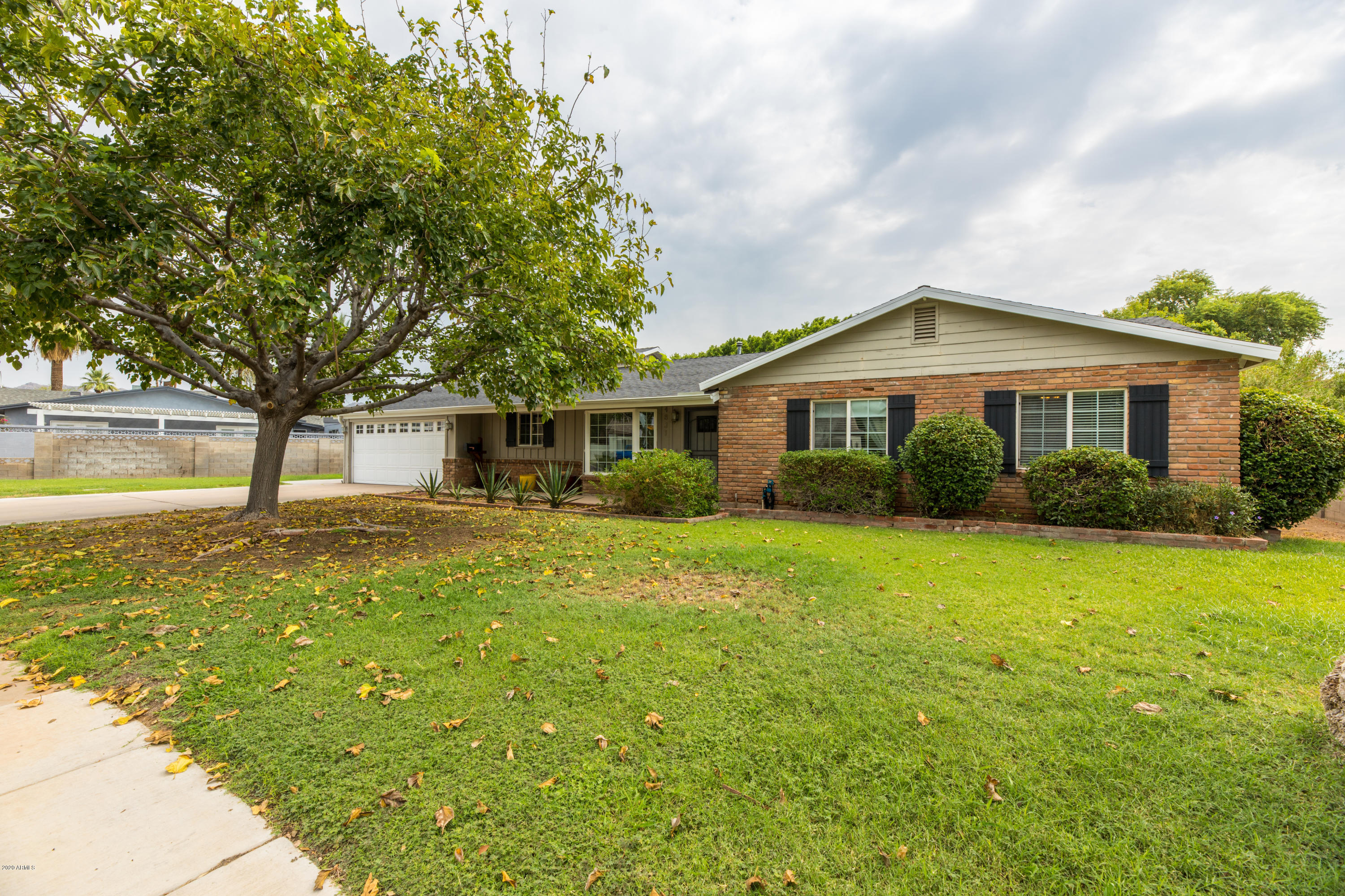 Property Photo: 4831 N 34th Place AZ 85018