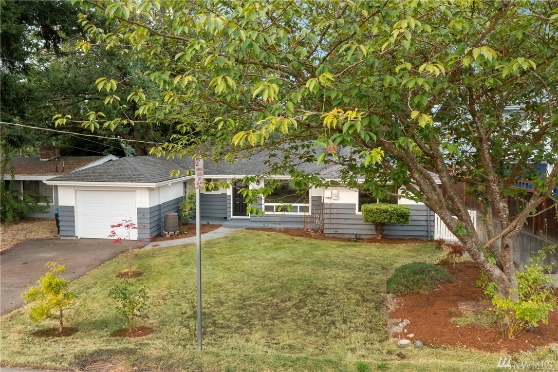 Property Photo:  17029 Fremont Ave N  WA 98133 