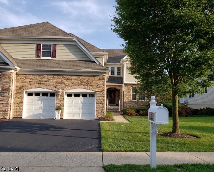 Property Photo:  46 Baxter Ln  NJ 07052 