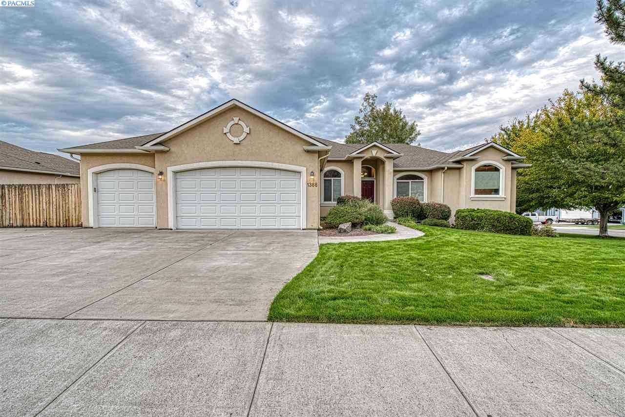 Property Photo: 1388 Chardonnay Dr WA 99352