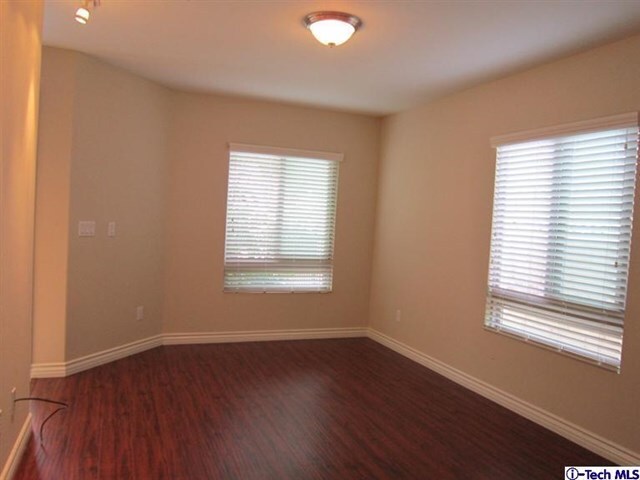 Property Photo: 28 S Parkwood 5 CA