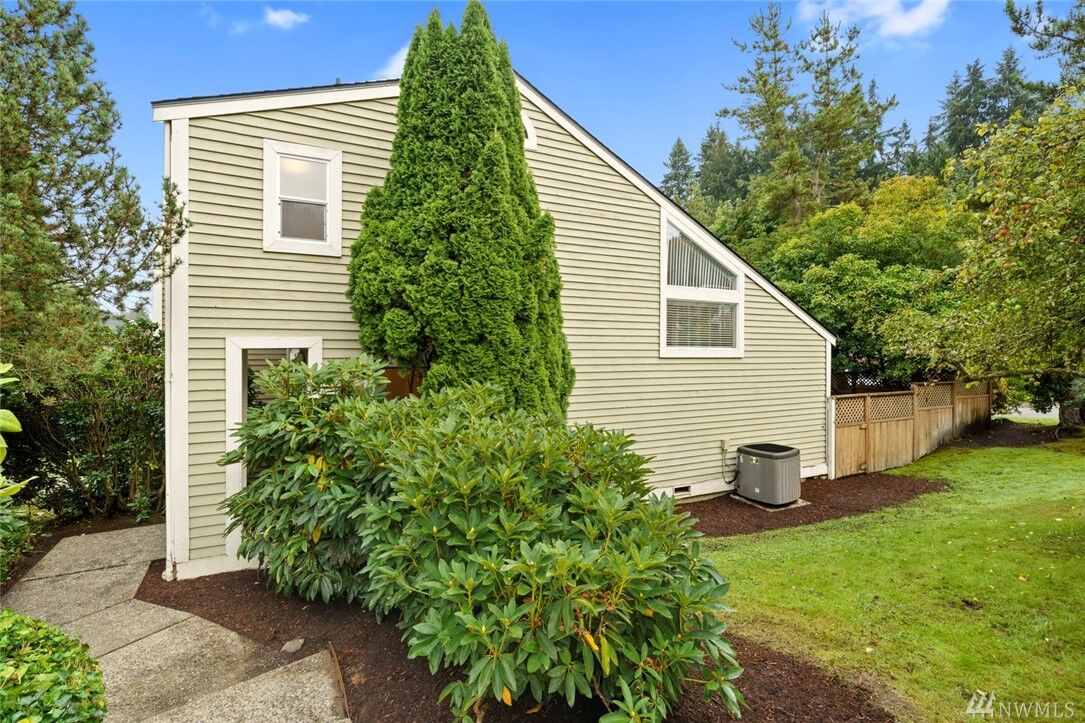 Property Photo: 11801 NE 105th Ct WA 98033