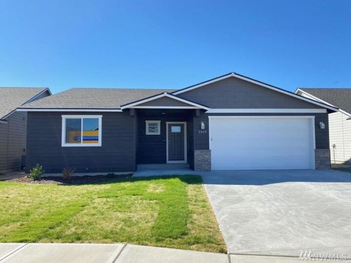 Property Photo:  2205 2nd St SE  WA 98802
