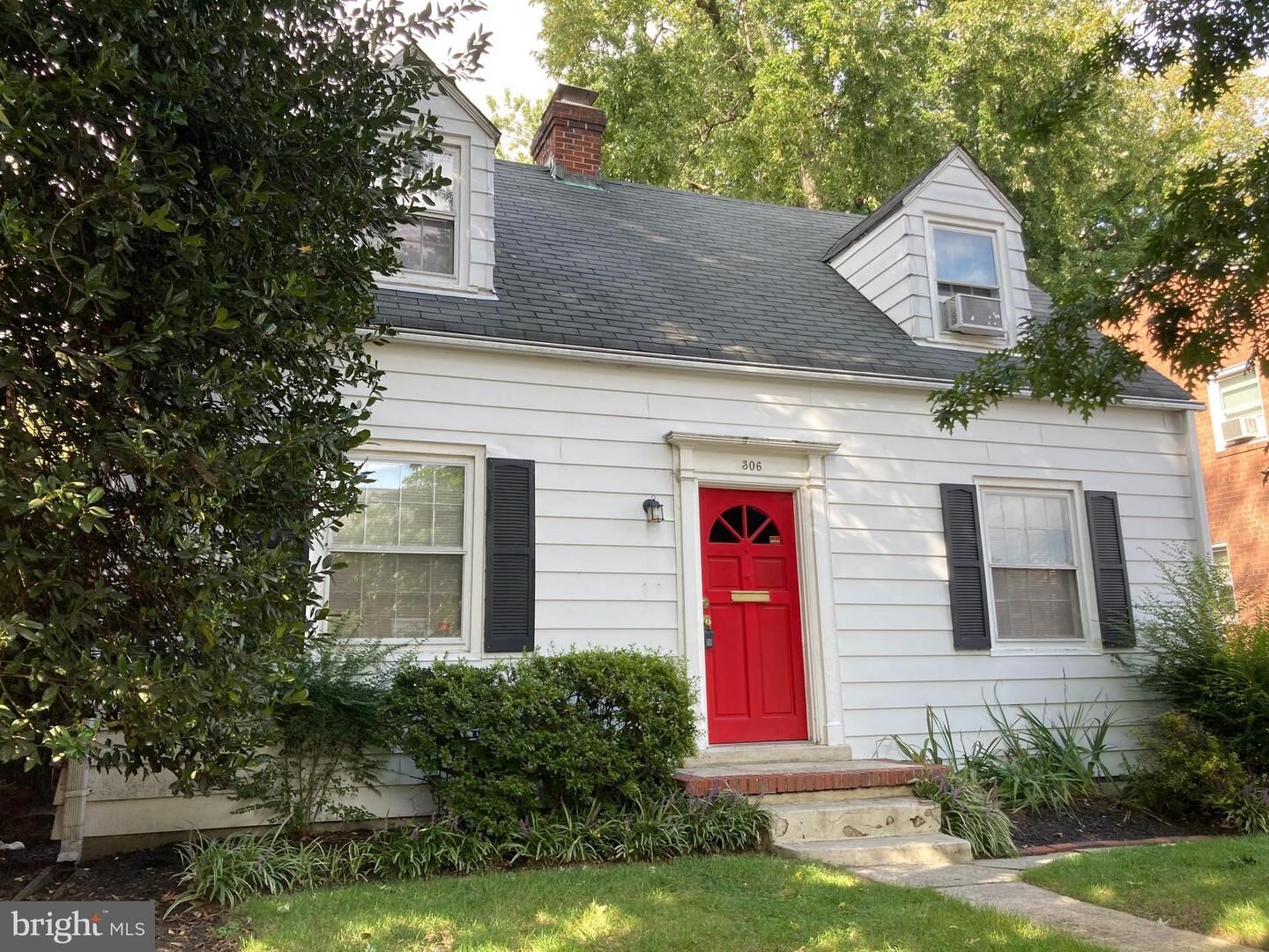 Property Photo:  306 E Oak Street  VA 22301 