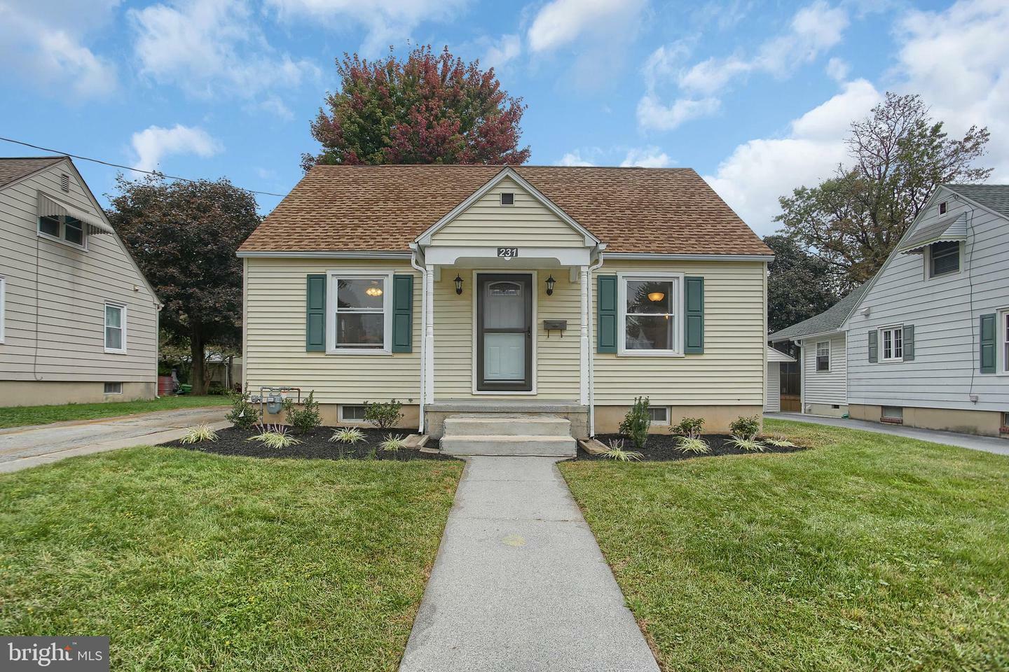 Property Photo:  231 W Locust Street  PA 17042 