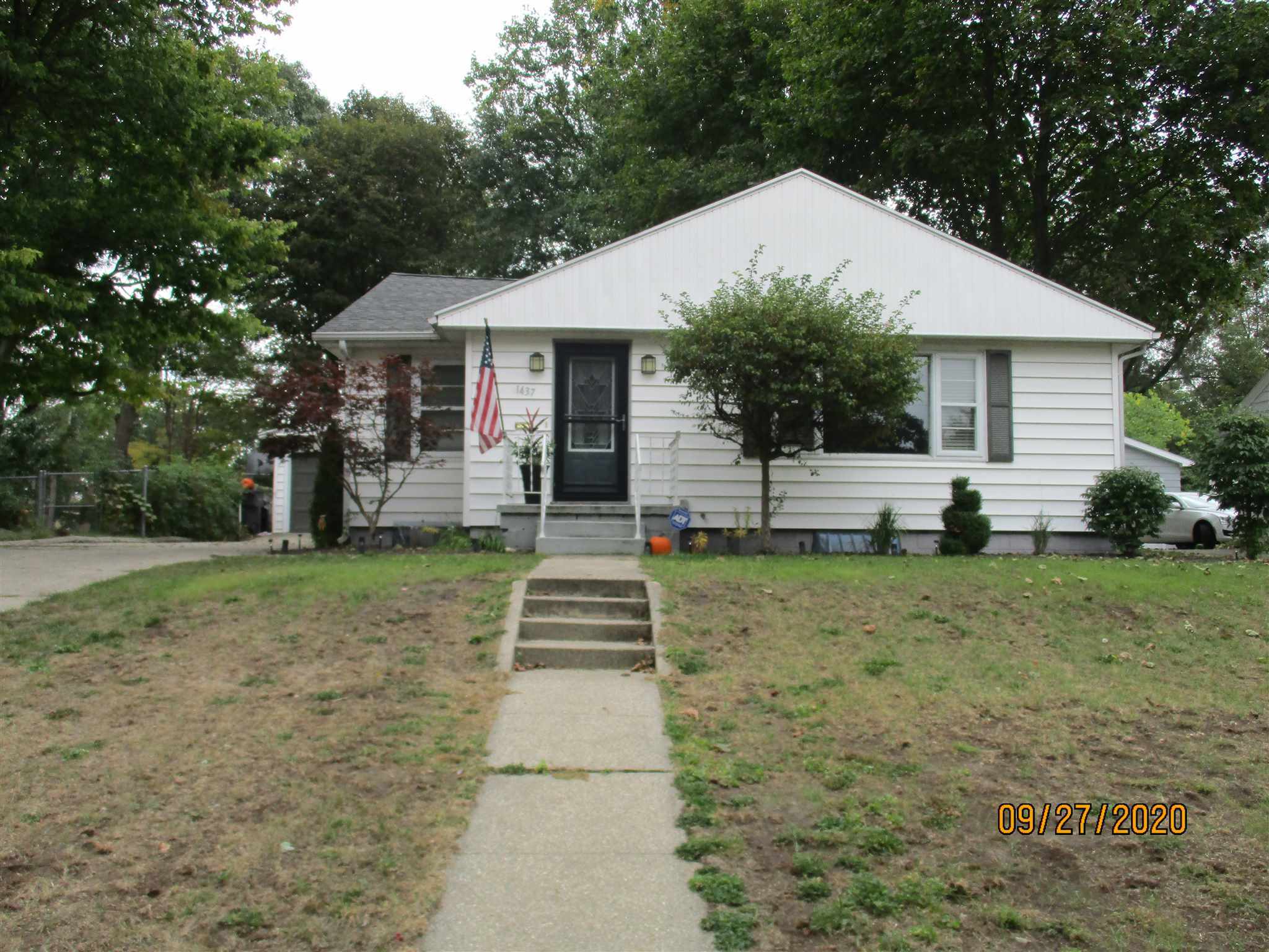 Property Photo:  1437 Lawndale Road  IN 46514 