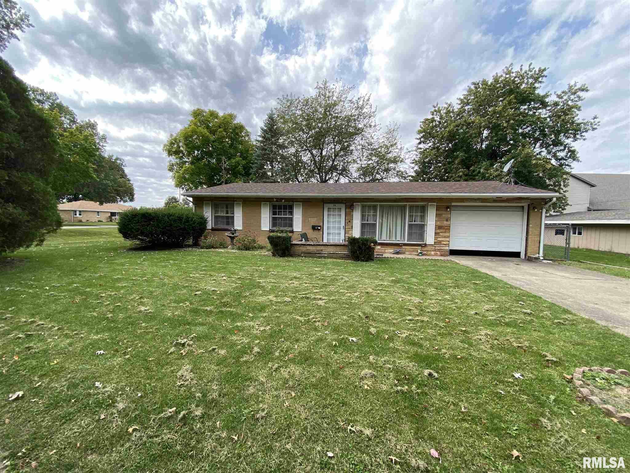 Property Photo:  20 N 13th Ave  IL 61520 