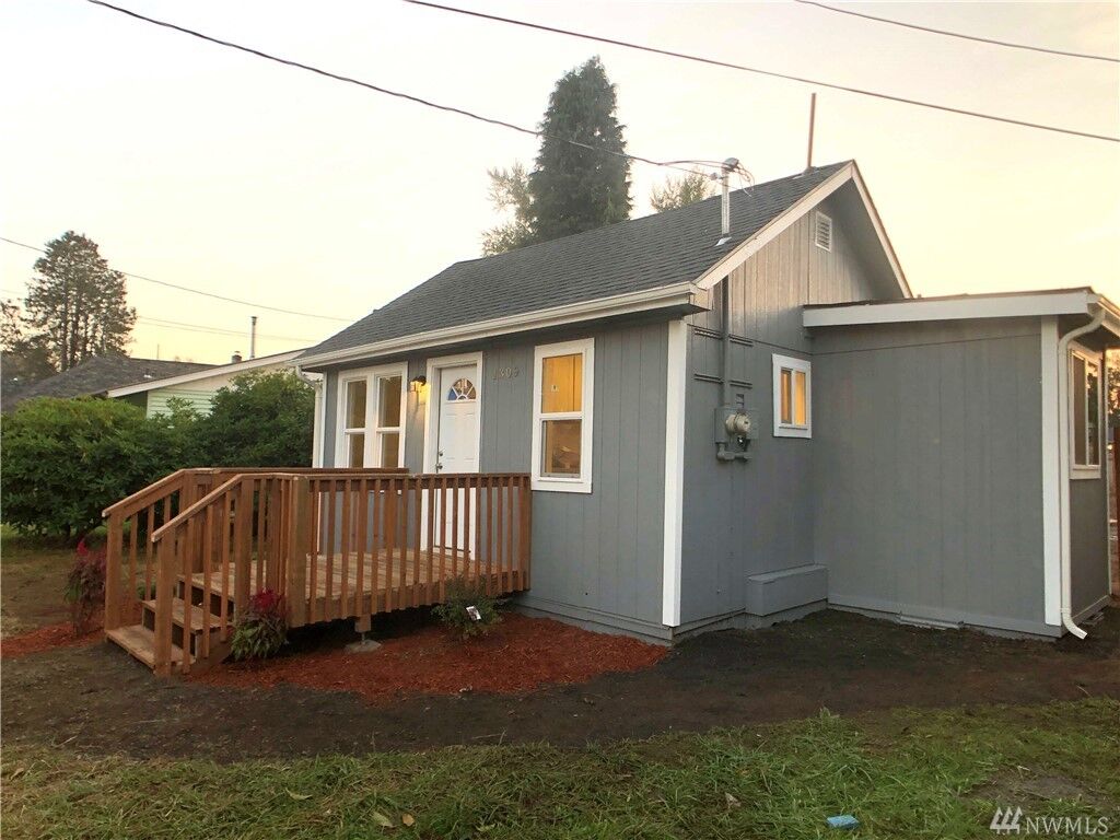 Property Photo:  1309 St Helens St  WA 98531 