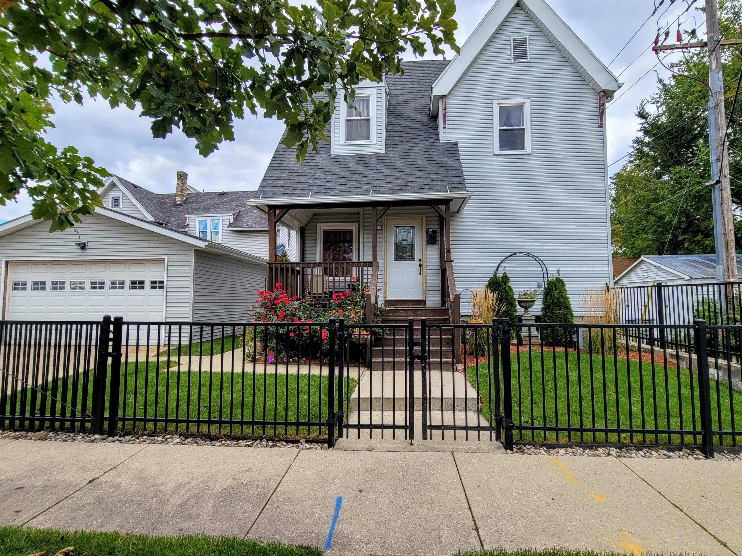 Property Photo:  2918 W Mt Vernon Ave  WI 53208 