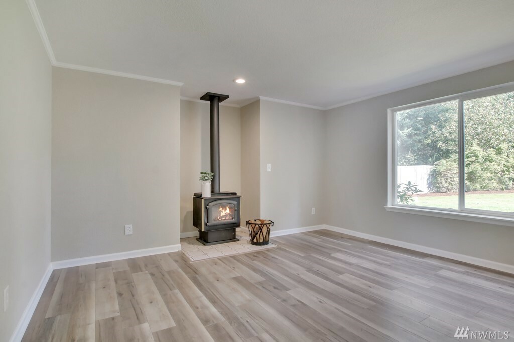 Property Photo: 8102 Tanwax Dr SE WA 98513