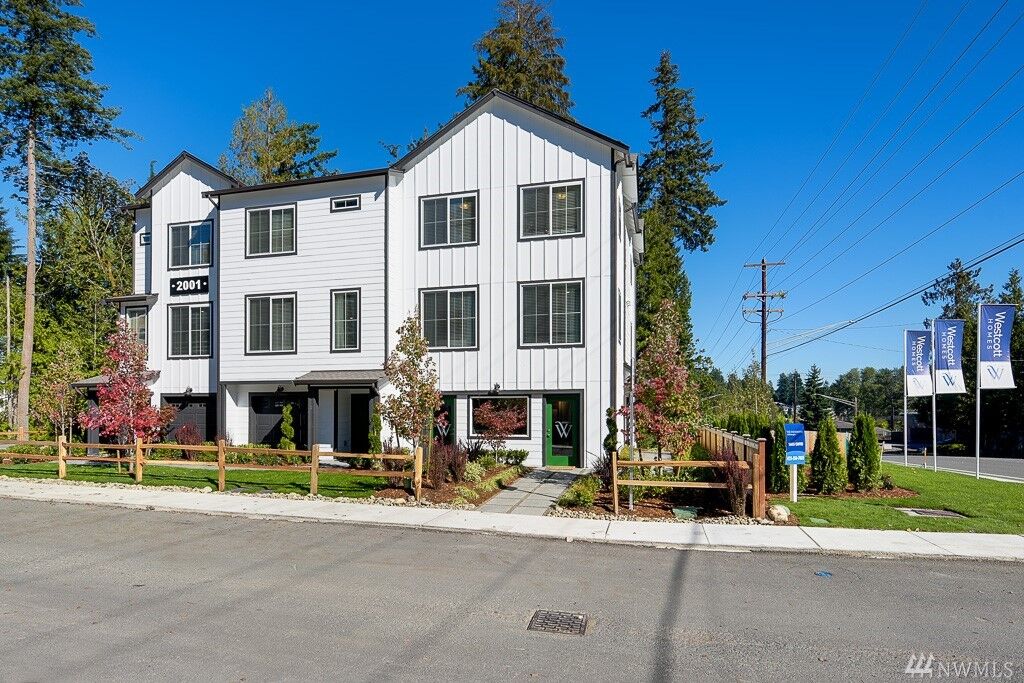 Property Photo: 2006 101st Ave SE 5 WA 98258