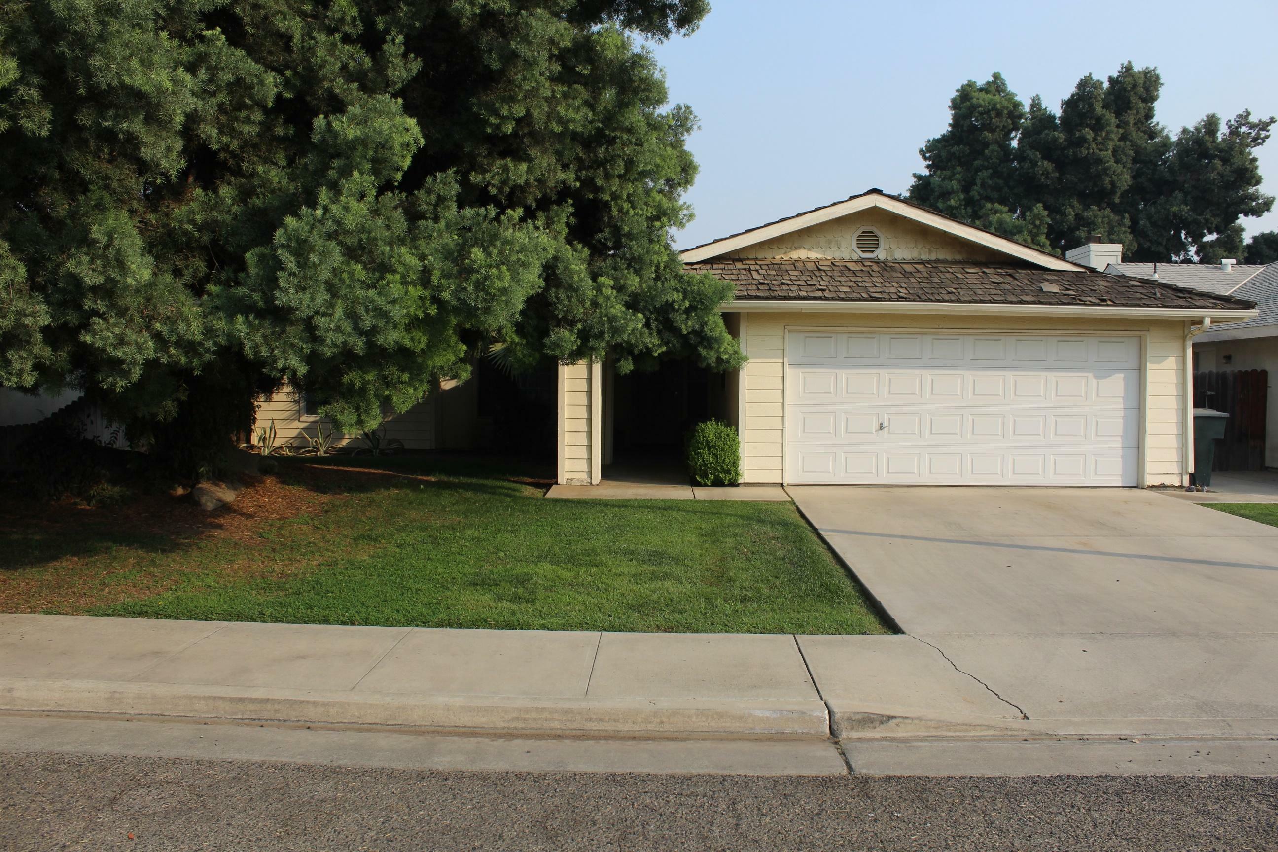 Property Photo:  1310 San Lucia Avenue  CA 93257 