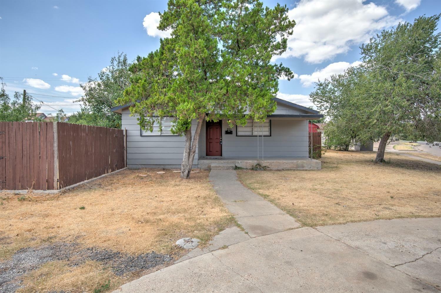 Property Photo:  211 N Ave L  TX 79401 