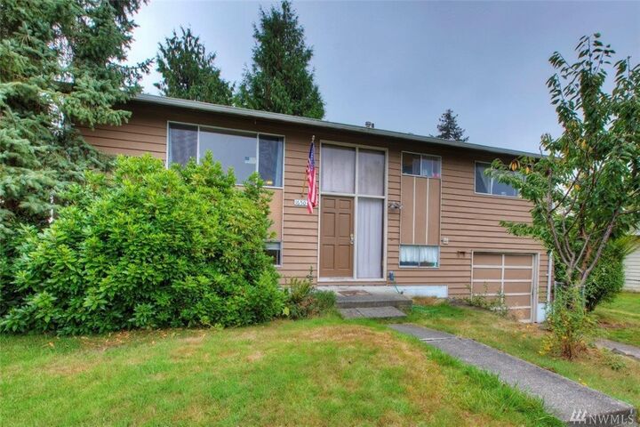 Property Photo:  16504 124th Ave SE  WA 98058 