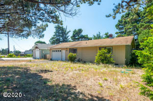 Property Photo:  2006 NW Oceanview Dr  OR 97394 