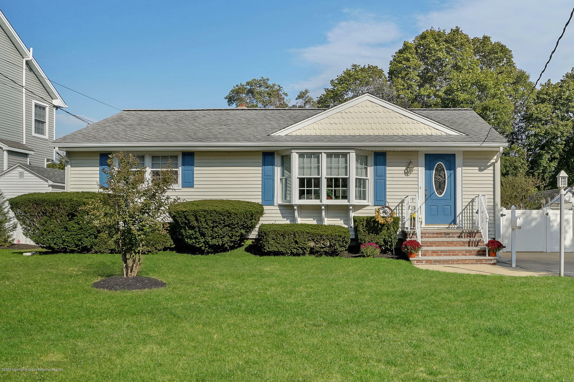 Property Photo:  893 Lincoln Street  NJ 07701 