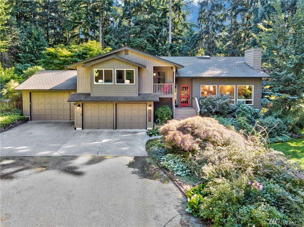 Property Photo: 22911 NE 46th St WA 98053
